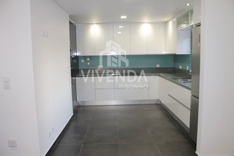 Moradia T5 para Venda em Fernao Ferro Foto 11