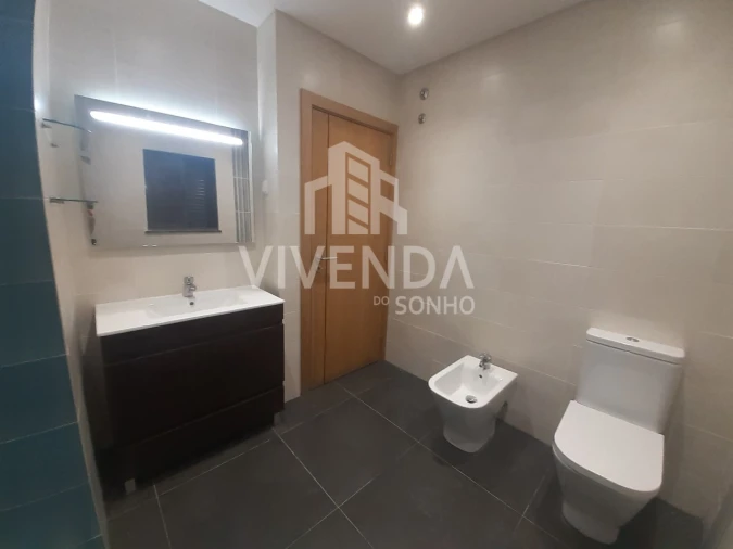 Moradia T5 para Venda em Fernao Ferro Foto 19