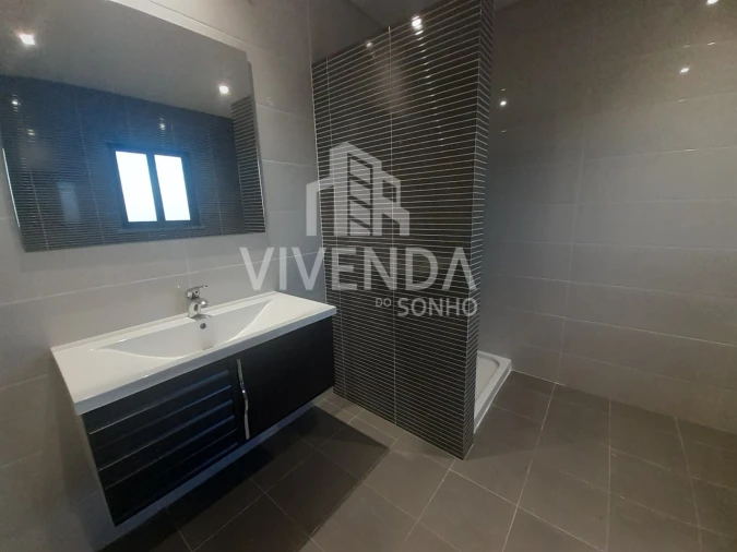 Moradia T5 para Venda em Fernao Ferro Foto 28