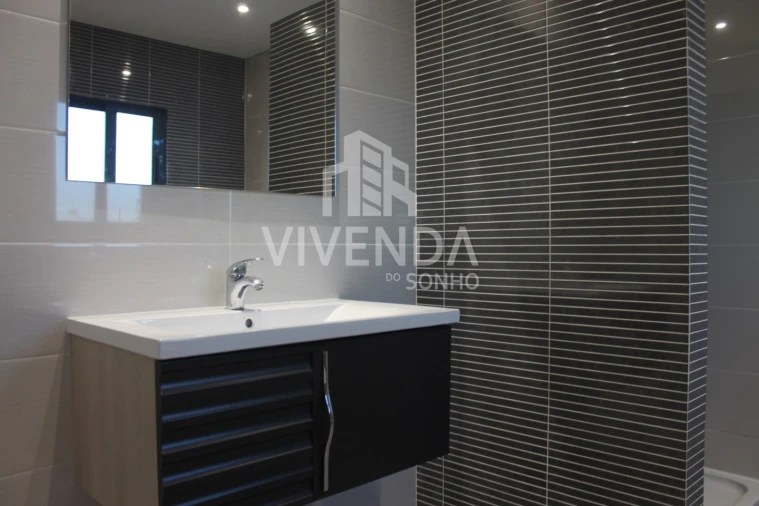 Moradia T5 para Venda em Fernao Ferro Foto 31