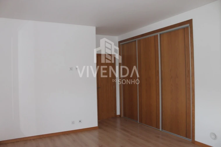 Moradia T5 para Venda em Fernao Ferro Foto 38