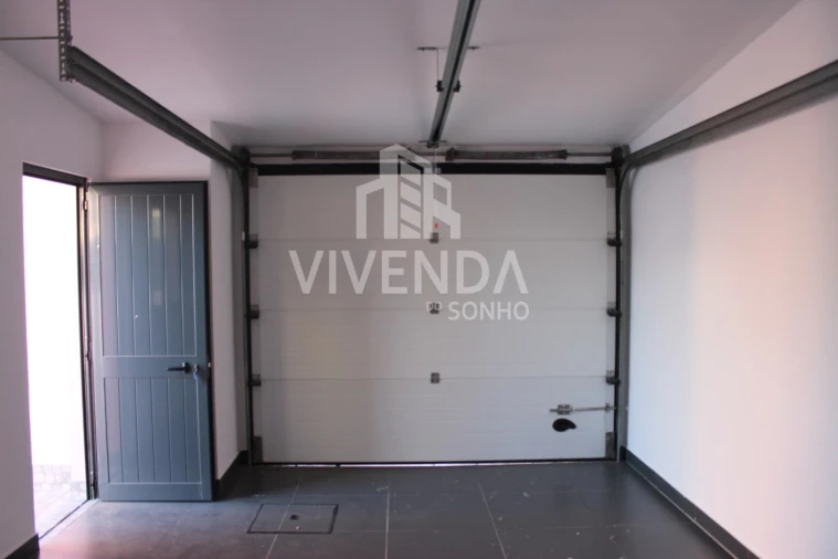 Moradia T5 para Venda em Fernao Ferro Foto 47