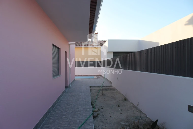 Moradia T5 para Venda em Fernao Ferro Foto 52