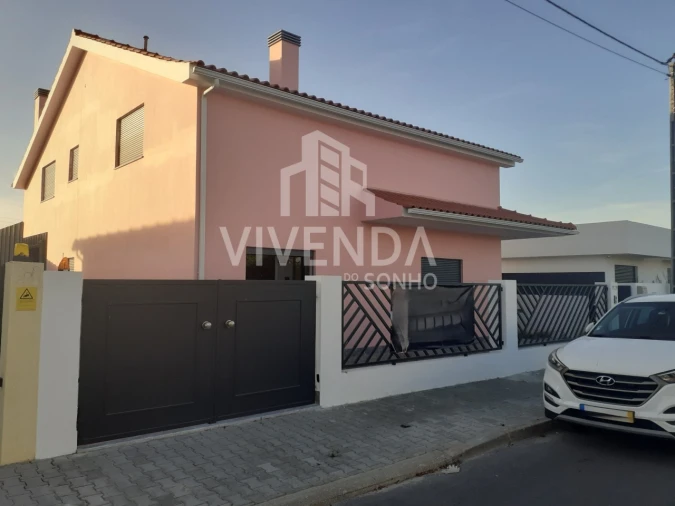 Moradia T5 para Venda em Fernao Ferro Foto 54