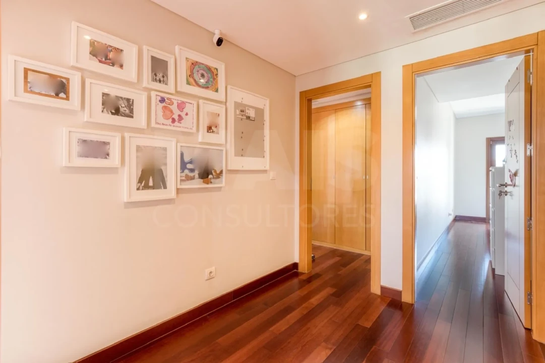 Apartamento T4 para Venda em Odivelas Foto 6