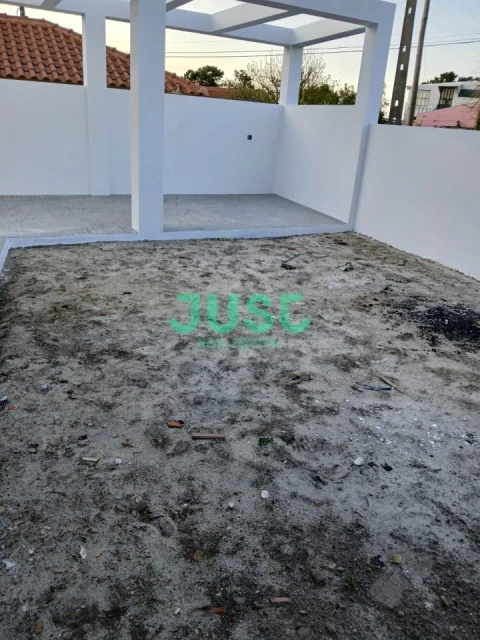 Moradia T3 para Venda em Fernao Ferro