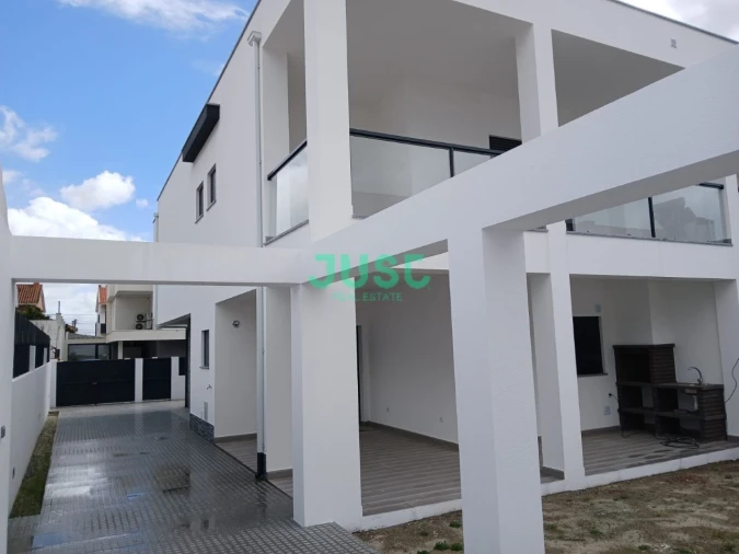 Moradia T3 para Venda em Seixal, Arrentela e Aldeia de Paio Pires Foto 3