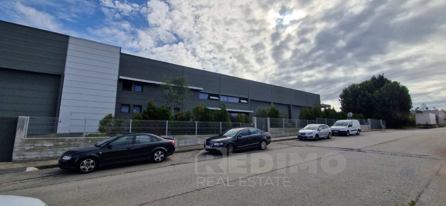 Armazém para Arrendamento em Rio Meão Foto 3