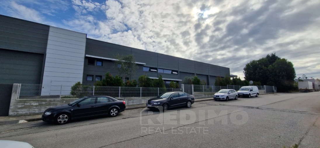 Armazém para Arrendamento em Rio Meão Foto 3