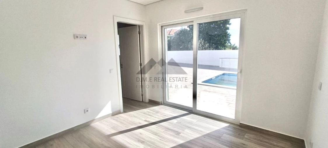 Moradia T4 para Venda em Altura Foto 9