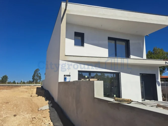 Moradia T4 para Venda em Marrazes e Barosa