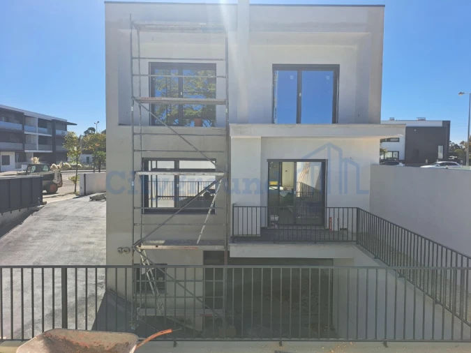 Moradia T4 para Venda em Marrazes e Barosa Foto 3