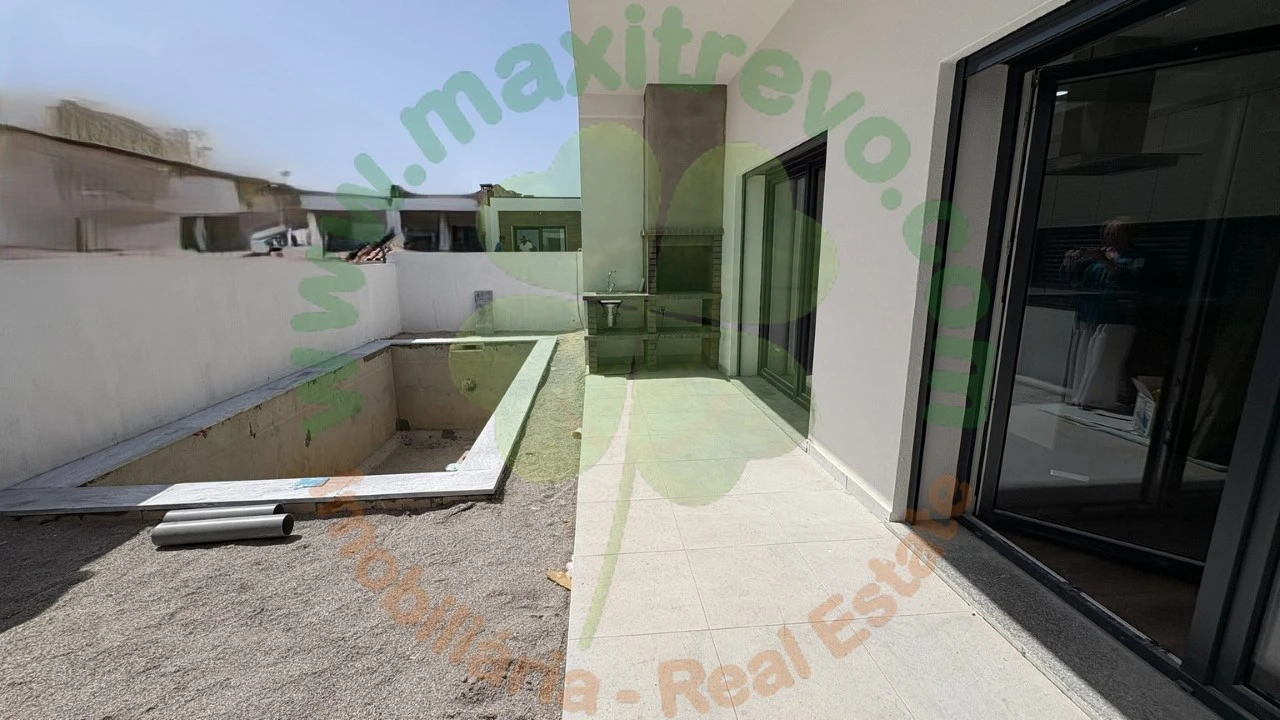 Moradia T4 para Venda em Fernao Ferro Foto 25