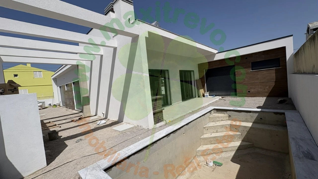 Moradia T4 para Venda em Fernao Ferro Foto 26