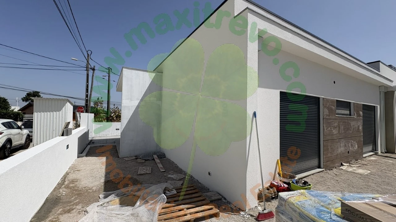 Moradia T4 para Venda em Fernao Ferro Foto 31