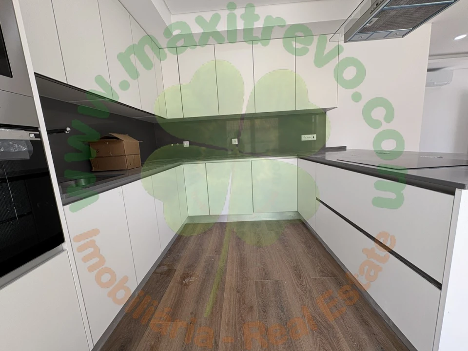 Moradia T4 para Venda em Fernao Ferro Foto 32