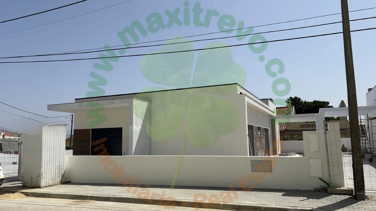 Moradia T4 para Venda em Fernao Ferro Foto 34