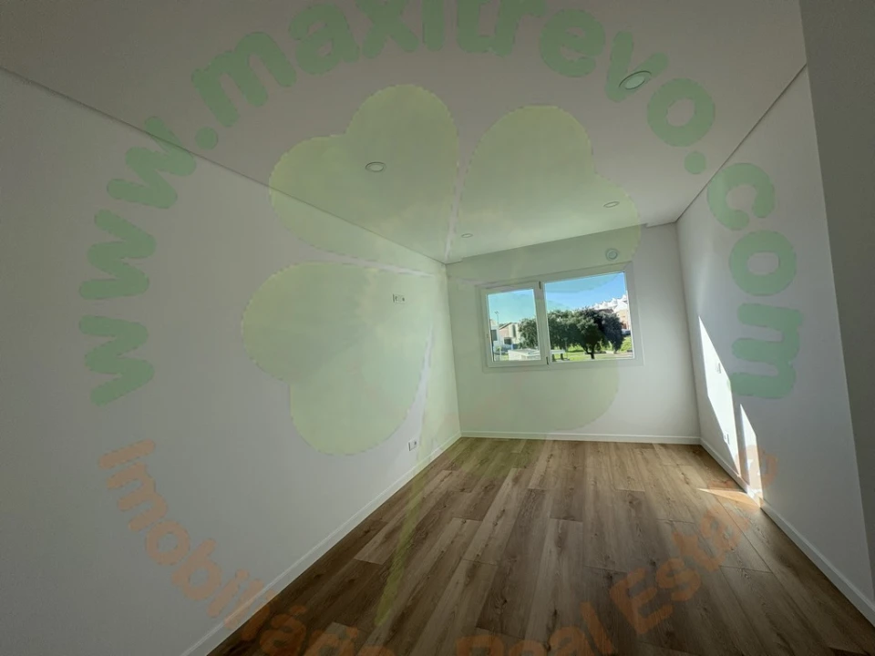 Moradia T4 para Venda em Charneca de Caparica e Sobreda Foto 22