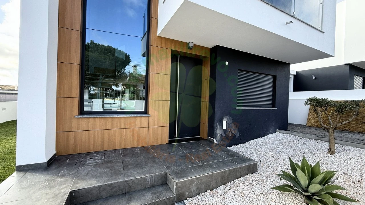 Moradia T4 para Venda em Charneca de Caparica e Sobreda Foto 30