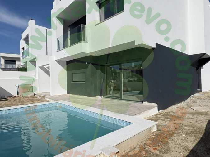 Moradia T4 para Venda em Charneca de Caparica e Sobreda Foto 3