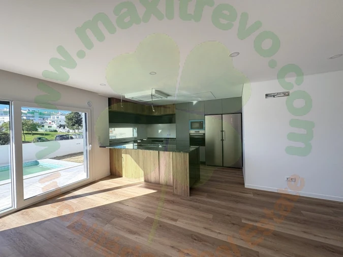 Moradia T4 para Venda em Charneca de Caparica e Sobreda Foto 4