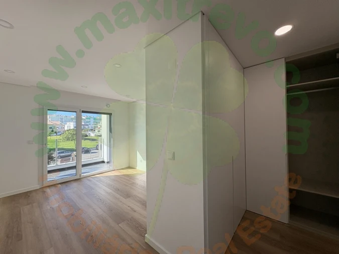 Moradia T4 para Venda em Charneca de Caparica e Sobreda Foto 16