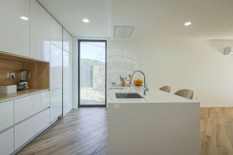 Moradia T2 para Venda em Romariz Foto 10