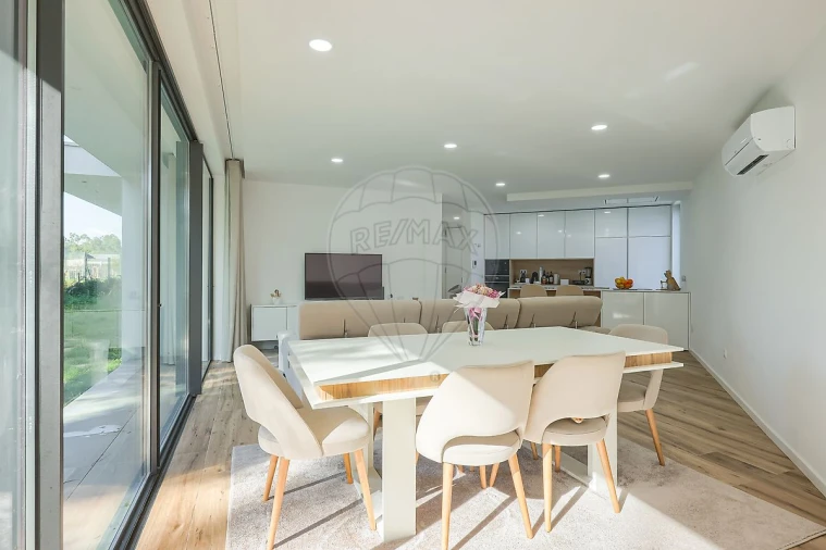 Moradia T2 para Venda em Romariz Foto 4