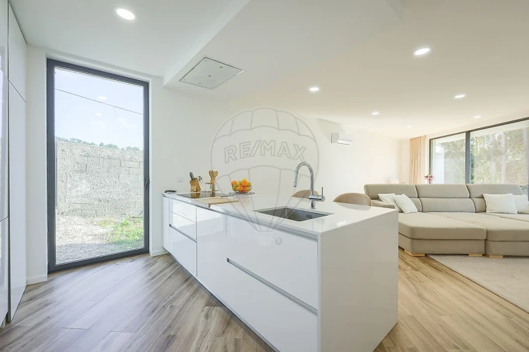 Moradia T2 para Venda em Romariz Foto 8