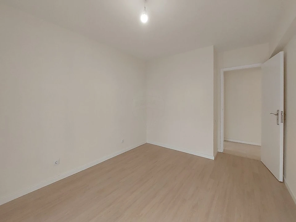 Apartamento T2 para Venda em Algueirão-Mem Martins Foto 5