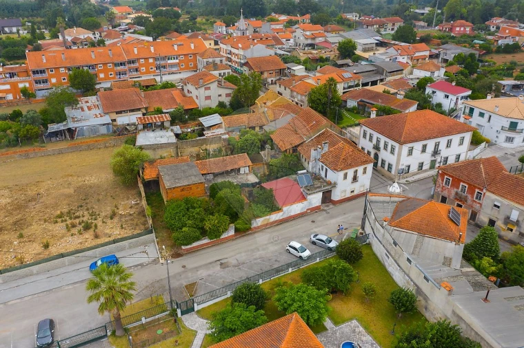 Moradia T8 para Venda em Barrô e Aguada de Baixo Foto 12