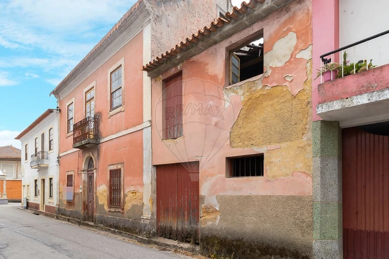 Moradia T8 para Venda em Barrô e Aguada de Baixo Foto 2