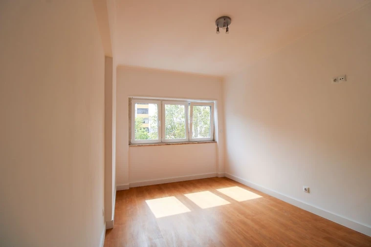 Apartamento T2 para Arrendamento em Massamá e Monte Abraão Foto 24