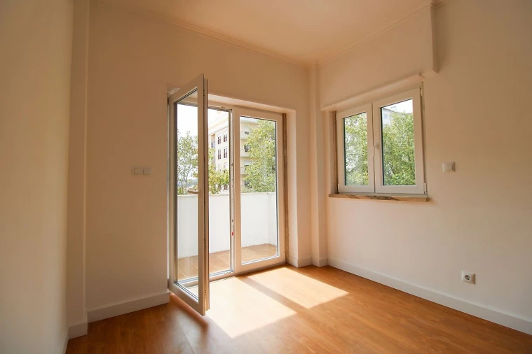 Apartamento T2 para Arrendamento em Massamá e Monte Abraão Foto 13