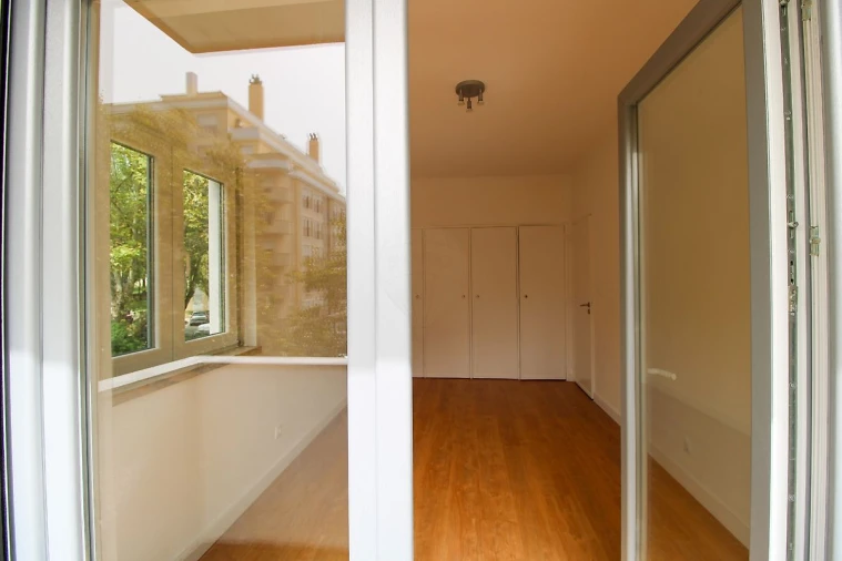 Apartamento T2 para Arrendamento em Massamá e Monte Abraão Foto 15