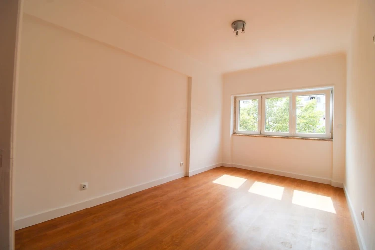 Apartamento T2 para Arrendamento em Massamá e Monte Abraão Foto 26