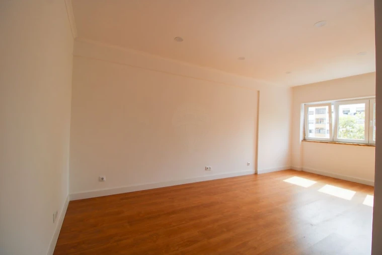 Apartamento T2 para Arrendamento em Massamá e Monte Abraão Foto 10