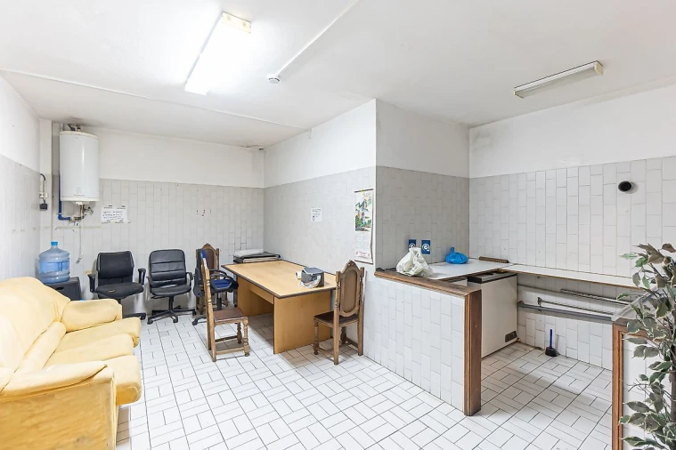 Armazém para Venda em Serzedo e Perosinho Foto 4