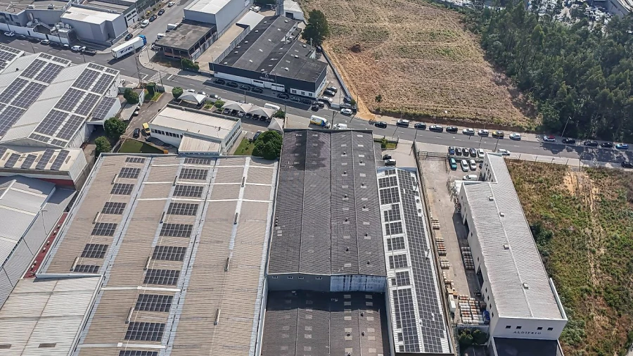 Armazém para Venda em Serzedo e Perosinho Foto 13