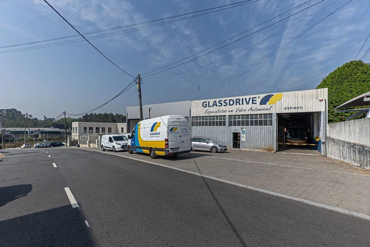 Armazém para Venda em Serzedo e Perosinho Foto 1