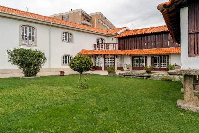 Moradia T5 para Venda em Prado (São Miguel) Foto 1