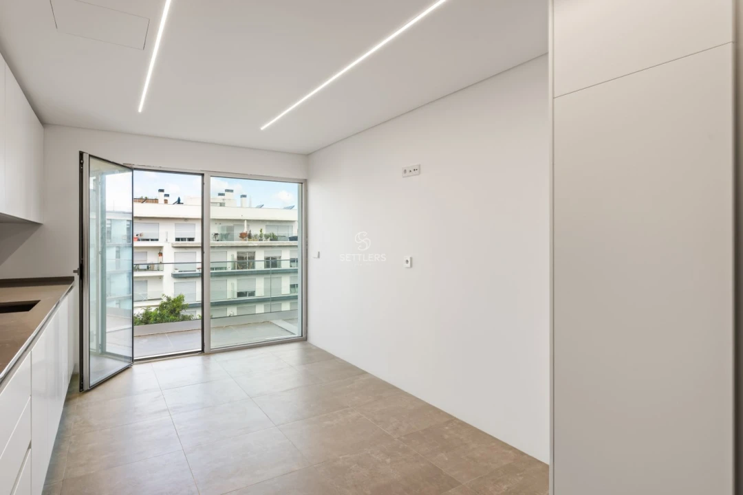 Apartamento T4 para Venda em Carcavelos e Parede Foto 7