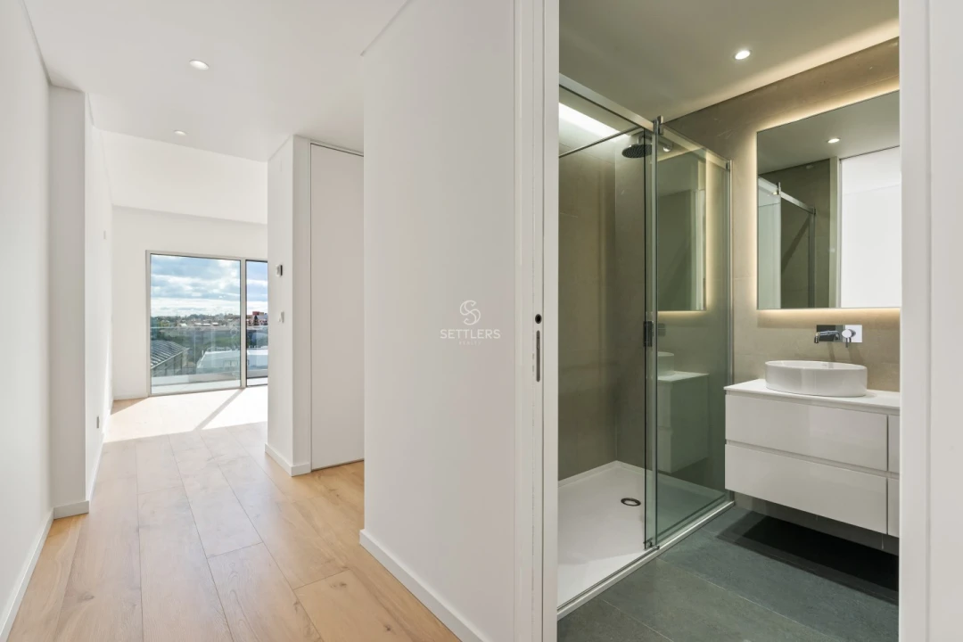 Apartamento T4 para Venda em Carcavelos e Parede Foto 10