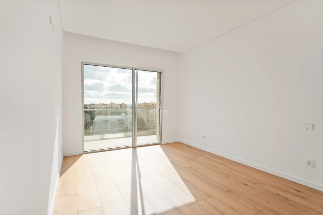 Apartamento T4 para Venda em Carcavelos e Parede Foto 11