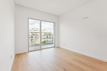 Apartamento T4 para Venda em Carcavelos e Parede
