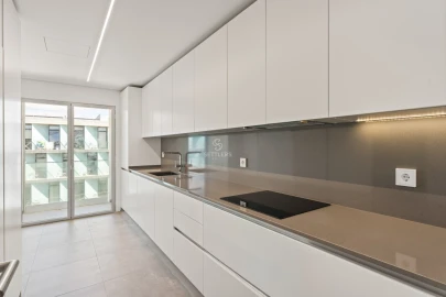 Apartamento T3 para Venda em Carcavelos e Parede