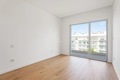 Apartamento T3 para Venda em Carcavelos e Parede