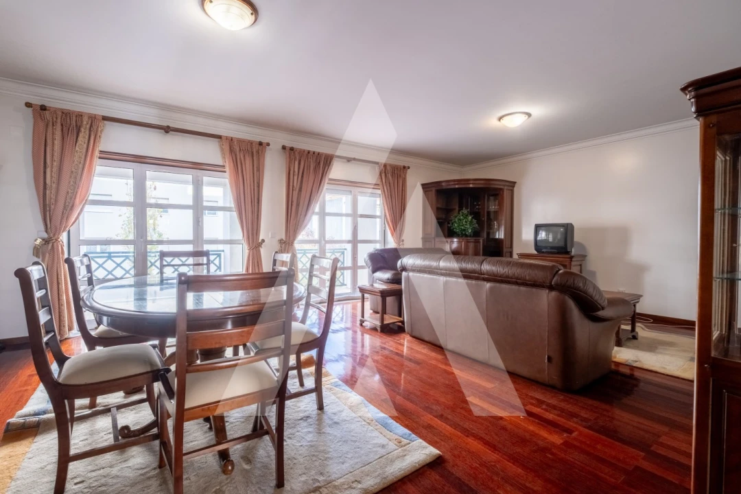 Apartamento T4 para Venda em São João Baptista e Santa Maria dos Olivais Foto 1