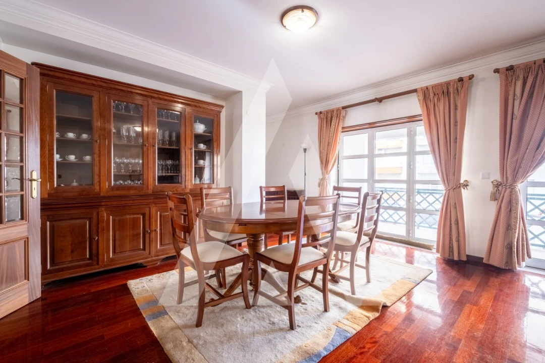 Apartamento T4 para Venda em São João Baptista e Santa Maria dos Olivais Foto 3