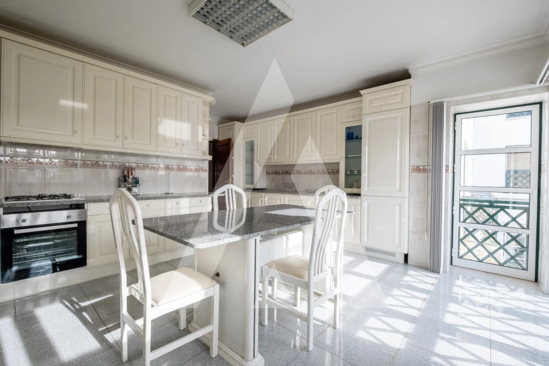 Apartamento T4 para Venda em São João Baptista e Santa Maria dos Olivais Foto 9